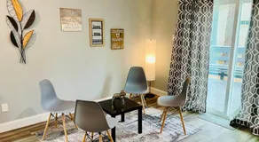 House 3 Bed, 2Bath, FREE Parking in The Woodlands - Image 4