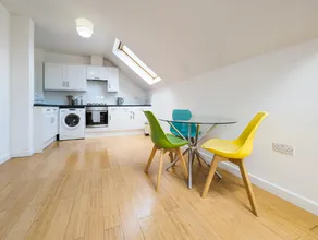 Clean & Bright 1 Bed Apartment - Image 3