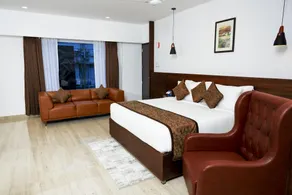 THE RUNWAY HOTEL - Image 2