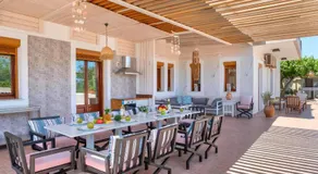 Island Villa Heated Pool - Image 4