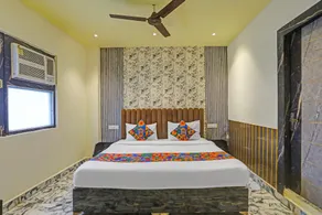 FabHotel New R Inn - Image 2