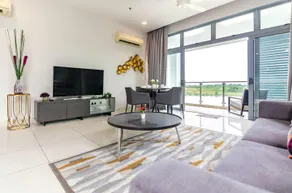 Lux 3BR Suite Puteri Harbour Near Legoland & Hello Kitty with Water Views - Image 2