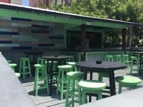 Upper Deck Hotel and Bar - Adults Only - Image 4