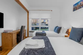3 Bedroom Apartment - Glasgow Cromdale St - Sleeps 5 - Contractors, Business & Relocations - Free Parking - Image 2
