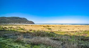 Cozy Seaside Bungalow, Brand New Hot Tub, Fast WiFi & W&D - Walk to the Beach - Image 4