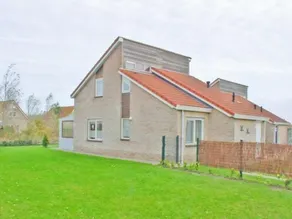Coastal Bungalow w Garden - Image 1