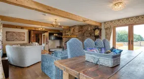 Luxury Home, The Residence Sleeps 10, 2 Hot Tubs & Scenic Views near Durham & Bishop Auckland - Image 2
