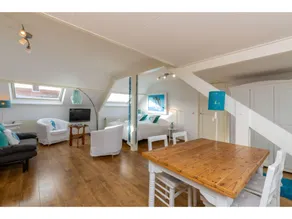 Bright Apartment Near Beach - Image 2