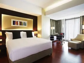Lakeshore Hotel & Apartments - Image 2