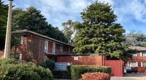 The Bron Apartment - newly renovated, designer stay - Image 2