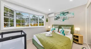 Nederland Lady's Next in Beacon Hill - Image 2