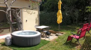 Logement cosy avec piscine chauffée, jacuzzi, jardin et climatisation - Image 5