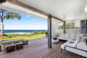 Saltwater Beach House - Absolute Beachfront Holiday House - Image 5