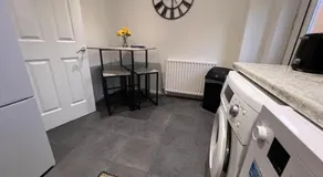 CONTRACTORS OR FAMILY HOUSE M1 Nottingham - IKEA RETAIL PARK - SWINDON CLOSE - 2 Bed Home with Driveway, private garden, sleeps 4 - TV'S in all rooms - Image 4