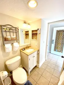 Condo in Waterfront Resort with Balcony Close to Beaches Free Bikes - Image 3