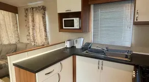 Relax By The Coast - Spacious 6-sleeper Caravan - Image 3