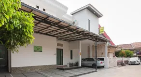 Urbanview Don Juan Pondok Gede by RedDoorz - Image 3