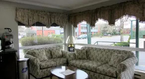 Knights Inn Salem - Image 2