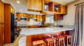 Single-level home with fireplace deck grill & washer&dryer sleeps 10 - Image 5