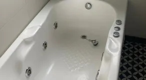 Oasis In Gurgaon - Private Room with Jacuzzi - Image 4