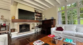 "Charme do Embaixador"- Equipadíssima para 9 pessoas - SAUNA , FORNO PIZZA, PIANO, SKY TV - 5000 m2 de ar puro - Caseiro Mordomia - Image 2