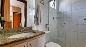 Casa de 2 Suítes com Internet Rápida e Comodidades - Image 2