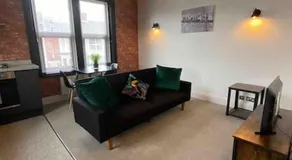 1 bed flat with parking near town centre - Image 5