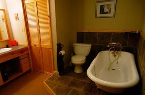 Charlie's Guesthouse - Image 3