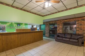 Travelodge by Wyndham Airport Platte City - Image 3