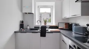 Central Aberdeen 2BR flat - Image 5