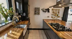 Dreghorn House 5 b-rooms 9 beds 3 toilets 2 showers,1 bath 2 receiption Secure free Parking 233 Wifi - Image 4