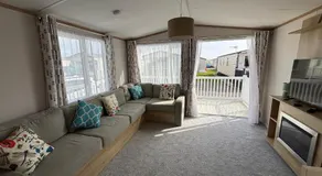 Palm Grove 181- Golden Palm - Pet friendly, WiFi, central heating, bed linen - Meadow Lakes Caravan & Lodge Hire - Image 4