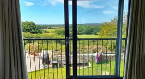 Luxurious property set in the heart of Cornwall with breathtaking views -Rhubarb Cottage - Image 5
