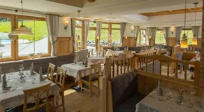 Family room, shower, toilet, 1 bed room - Image 3