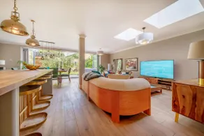 Stunning 3B2Ba Huge entertaining space and hottub! - Image 2