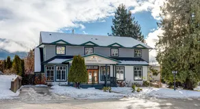 Courthouse Inn Revelstoke - Image 4