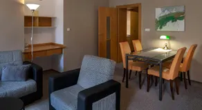 Hotel Merlot - Image 4