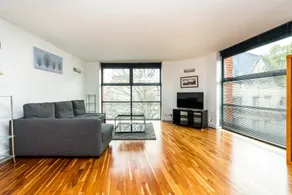 Superfast Broadband 2BD City Flat Farringdon - Image 3