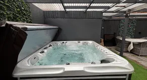 Semi Detached City Retreat - Jacuzzi - Pool Table - Driveway Parking - Image 4