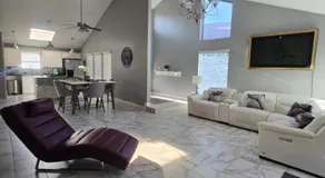 HoustonGem with a Dreamy Pool & Jacuzzi includes Wifi with 6beds - Image 5
