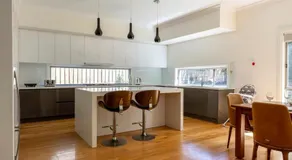 Spacious Home with Ensuites - Image 5