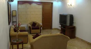 Skylink Suites Bed & Breakfast - Image 5