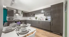 The Jockey Suite-Newmarket High Street-Two Double Bedroom Apartment - Image 4