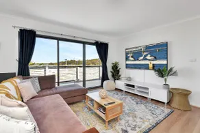 Seabreeze Bungalow - Lakeview Sunset Delight at Sunshine on Lake Macquarie - Image 2