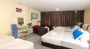 Southern Tip Hotel - City & 100m walk to McDonald's & FREE DOBI - Image 2