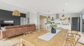 19 Carnegie Luxury - Linen Included - WiFi - Walk to beach - Town Views - Image 5