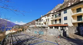 Near Villa Monastero and Castello di Vezio - Image 5