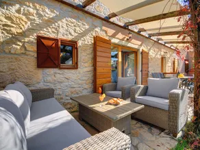 Villa in Batlug with Private Pool - Image 3
