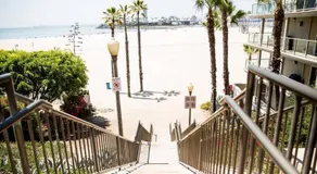 Seaside Bliss -Downtown! Beach! ConvCenter! Bikes! - Image 5