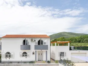 Splendid Holiday Home in Kaštel Novi - Rudine with Pool - Image 2